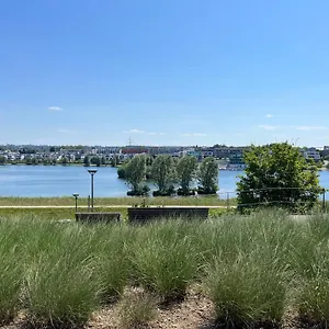 Haus Mit Panoramablick Auf Den Phoenixsee , Dortmund Deutschland